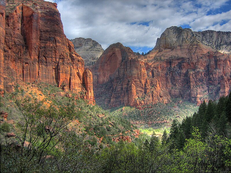 File:Zion Canyon, Red Arch Mountain.jpg