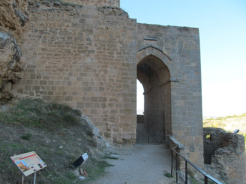 File:Zorita de los Canes-Castillo 06.JPG