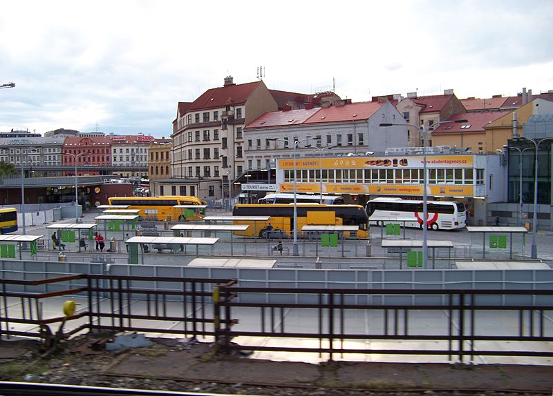 File:ÚAN Florenc z Negrelliho viaduktu.jpg