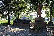 Братська могила воїнів Радянської Армії в селі Райківщина.jpg