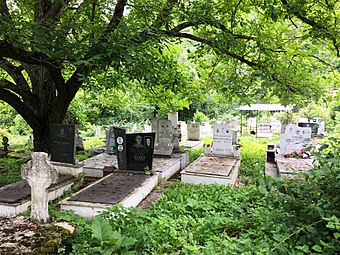 Селските гробишта под црквата