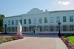 Новгород-Сіверський. Колишня чоловіча гімназія.JPG