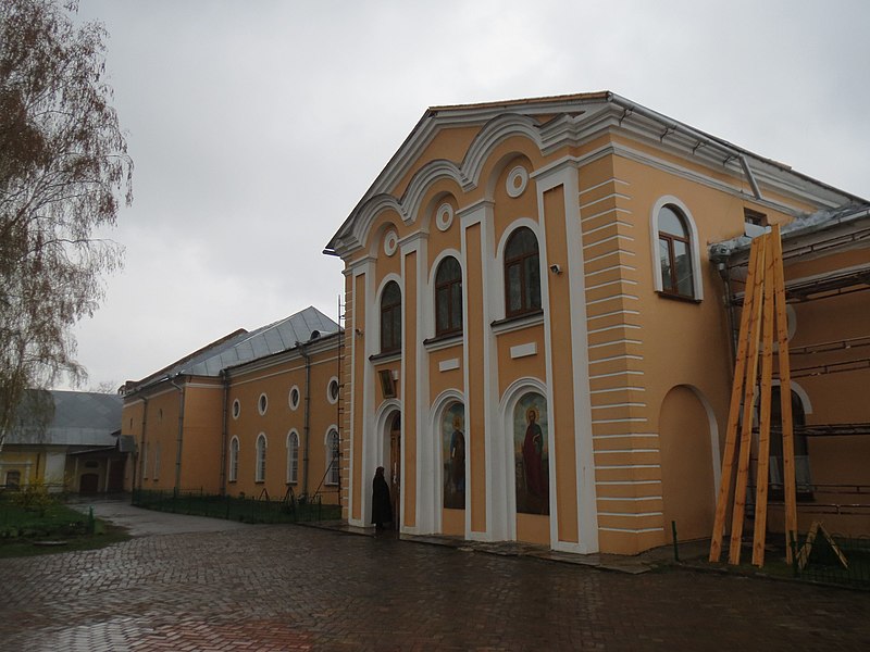 File:Чернігів.Петропавловська церква з трапезною.Фото.JPG