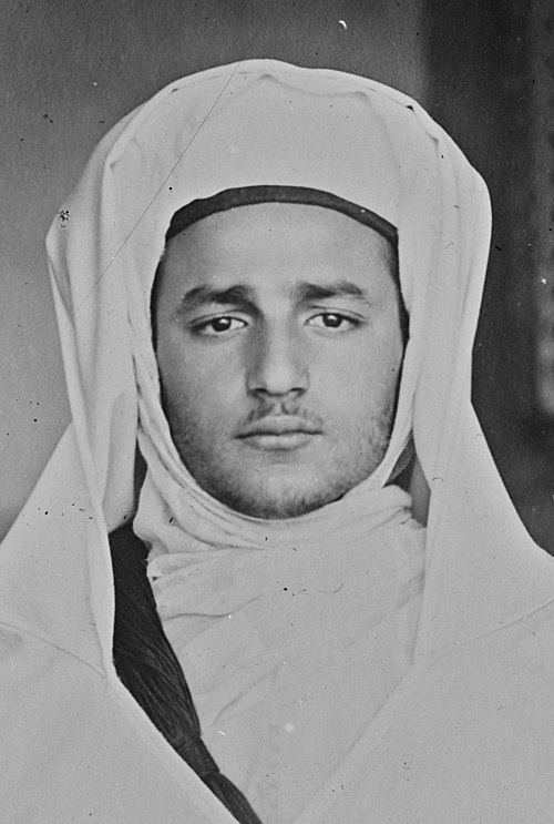 A portrait of the young Sidi Mohammed ben Yusef al-Alawi taken by Marcelin Flandrin for Agence Rol [fr].