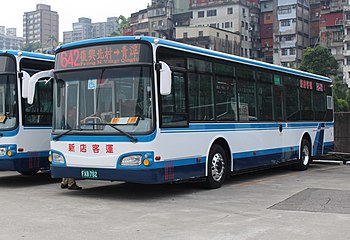 新店客運FAB-782 642路 全新日野低地板公車.jpg