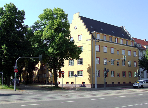 018 1920s apartment building in Friedrich-Engels-Straße