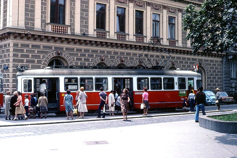 File:070L14280680 Endstelle Bellaria - Volksgartenstrasse, Strassenbahn Linie 46, Typ C1 152.jpg