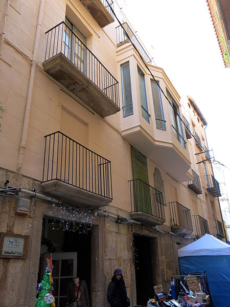 File:186 Edifici al carrer de les Taules Velles, 5 (Tortosa).JPG