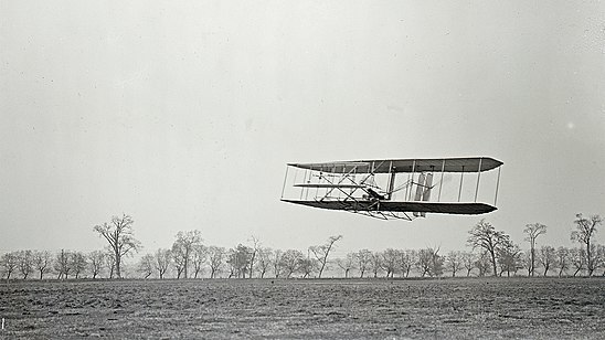 V 1 самолет. Самолет братьев Райт. Самолет братьев Райт 1903. Братья Райт первый полет. Братья Уилбер и Орвилл Райт.