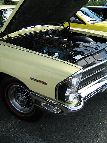 File:1965 Pontiac 2+2 coupe 421 CID tri-power 8-lug 2.jpg