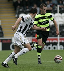 McGinn dribbling the ball. 2-Niall McGinn.jpg