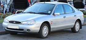 2000 Ford Mondeo LX 2.0 Front.jpg