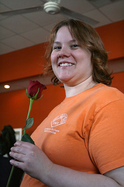File:2009-02-21 Elmo's waitress with rose.jpg
