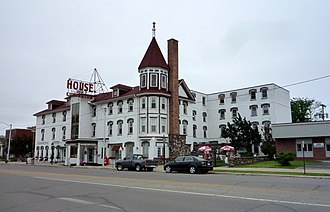 House of Ludington (200 block of Ludington) 2009-0619-Escanaba-Ludington.jpg