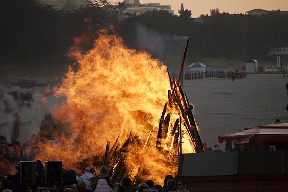 Osterfeuer in Binz, Rügen, 2009