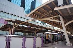 201701 Sala Daeng Station.jpg