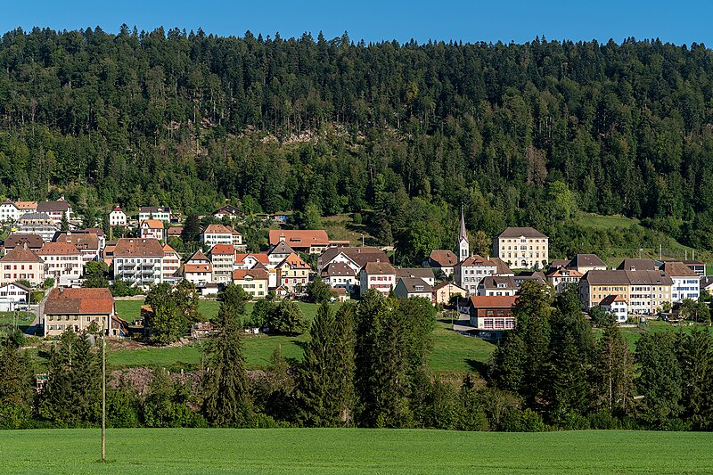 File:2018-Renan-Village.jpg