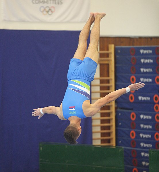 File:2019-05-25 Budapest Cup age group I all-around competition floor exercise (Martin Rulsch) 034.jpg