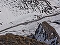 Flexenpaß mit Flexenhäusl vom Ostgipfel (2534 m) der Hasenfluh