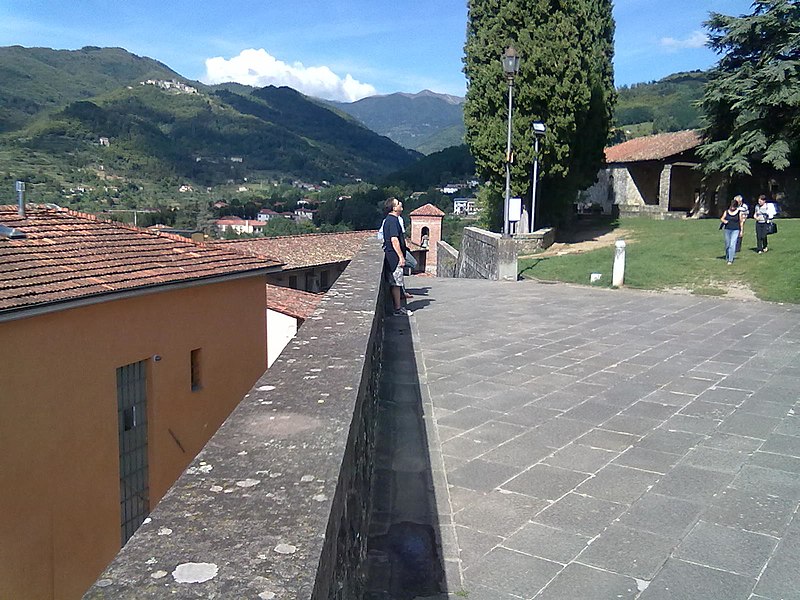 File:55051 Barga LU, Italy - panoramio - jim walton (12).jpg