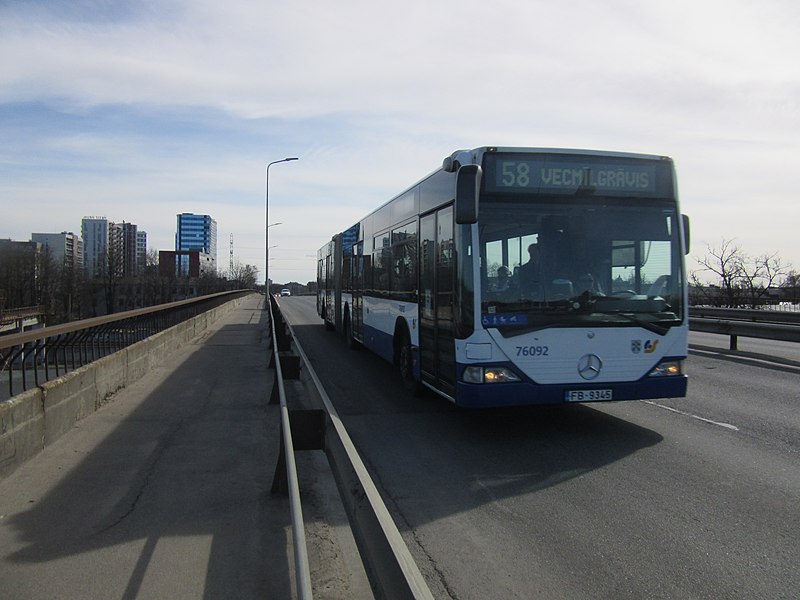File:58. autobuss uz Zemgala pārvada.jpg