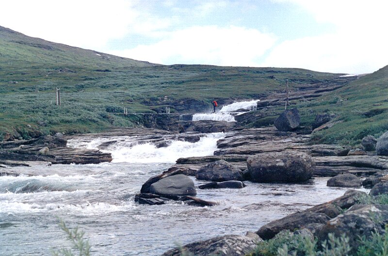 File:A bridge makes you happy in Padjelanta - you don't have to put down your shoes - panoramio.jpg