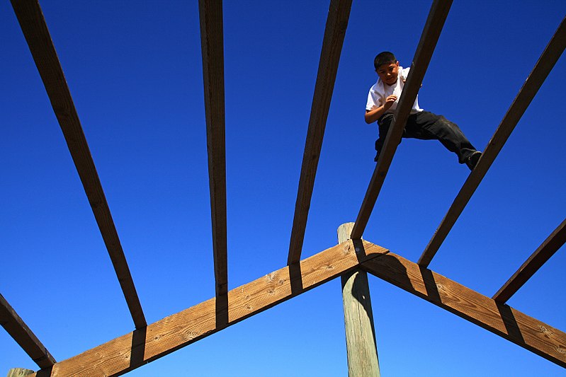 File:A middle school cadet from California Military Institute makes it to the halfway point of a modified weave obstacle.jpg