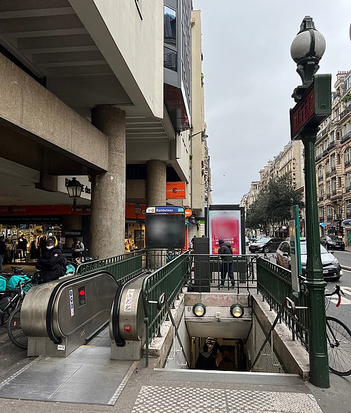 File:Accès Station Métro Rambuteau Rue Beaubourg - Paris III (FR75) - 2022-01-16 - 3.jpg