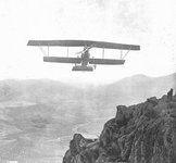 Aéroplane Lohner Pfeilflieger de l’armée espagnole retournant à sa base dans la zone de Tétouan (1913).