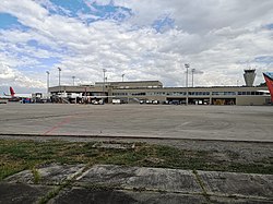 Aeropuerto Internacional Alfonso Bonilla Aragón, vista desde la pista.jpg