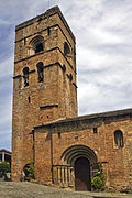 Clocher et porche de la collégiale Santa Maria.