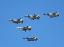 חמישה מטוסי F-16I סופה של טייסת העטלף במטס חיל האוויר לכבוד יום העצמאות ה-67, חופי תל אביב