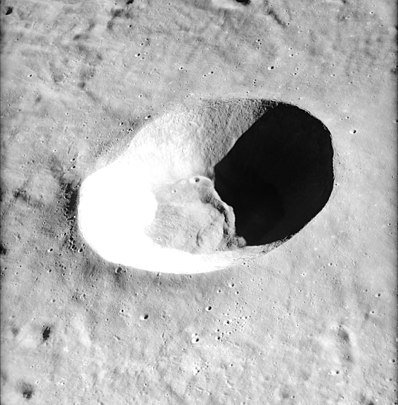 Vista oblicua de Alfraganus desde el Apolo 16 (Cámara Panorámica)
