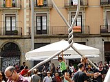 Català: Als castellers. Pl. de Sant Miquel (Barcelona). Escultor: Antoni Llena. Material: acer. 2011, instal·lació 2012. This is a photo of public art indexed in the cataloge Art Públic of Barcelona (Spain) under the code number 1130-1 (prefixed with territorial id: 08019/1130-1) Object location 41° 22′ 55.63″ N, 2° 10′ 37.38″ E  View all coordinates using: OpenStreetMap