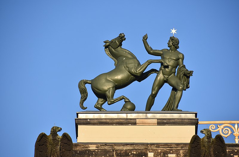 File:Altes Museum, Berlin (2) (25308560457).jpg