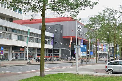 Hoe gaan naar World Fashion Centre met het openbaar vervoer - Over de plek