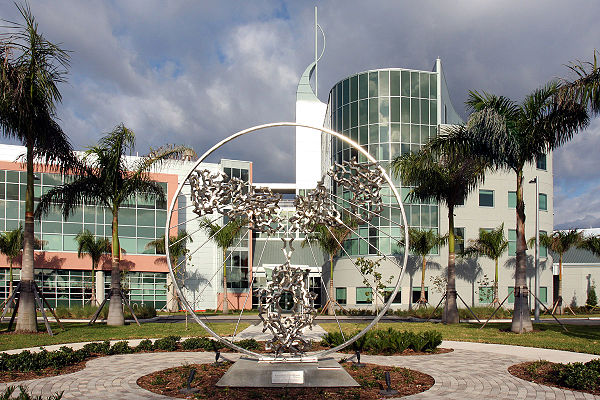 Angel of the West (2008) by Julian Voss-Andreae is a sculpture based on the antibody structure published by E. Padlan. Created for the Florida campus 