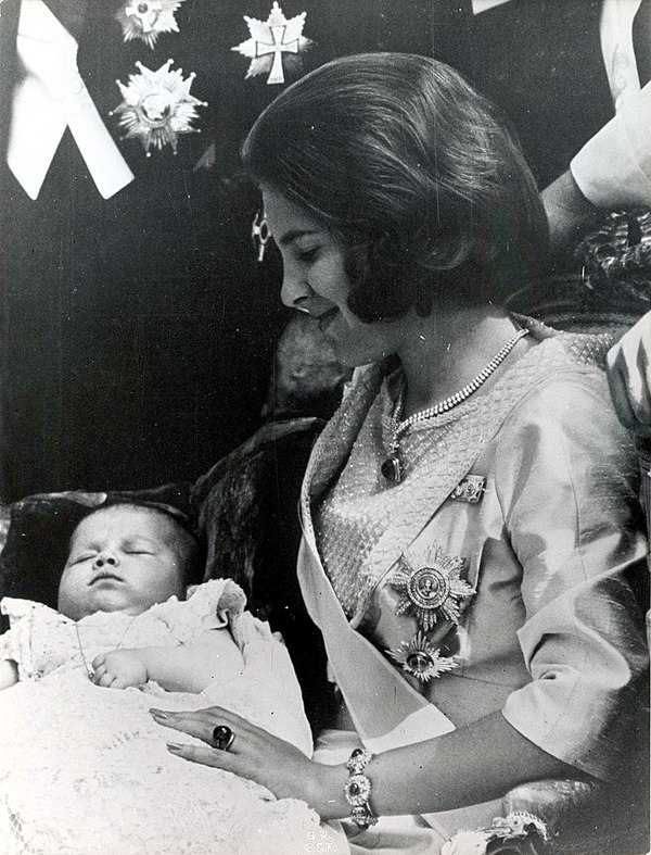 Anne-Marie with her firstborn child, Princess Alexia, in 1965