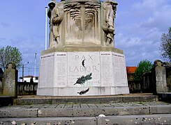 Détail du monument aux morts d'Arcachon.