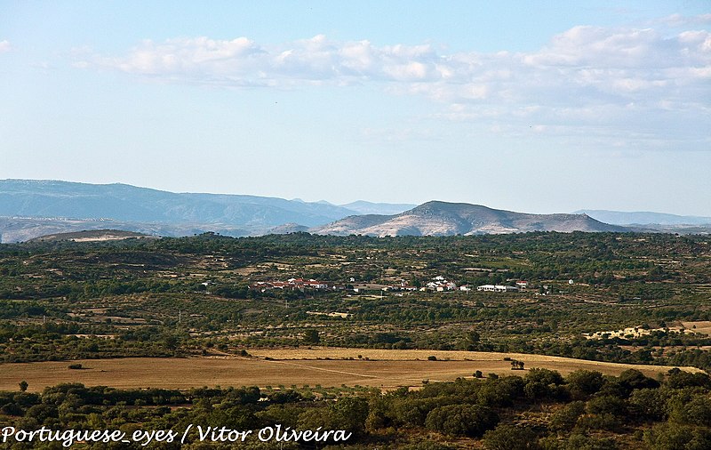 File:Arredores de Penha de Águia - Portugal (8054934505).jpg