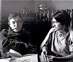 August Macke and Elisabeth Gerhard in Bonn 1908.jpg