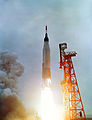 Le lancement de la capsule MA-7.