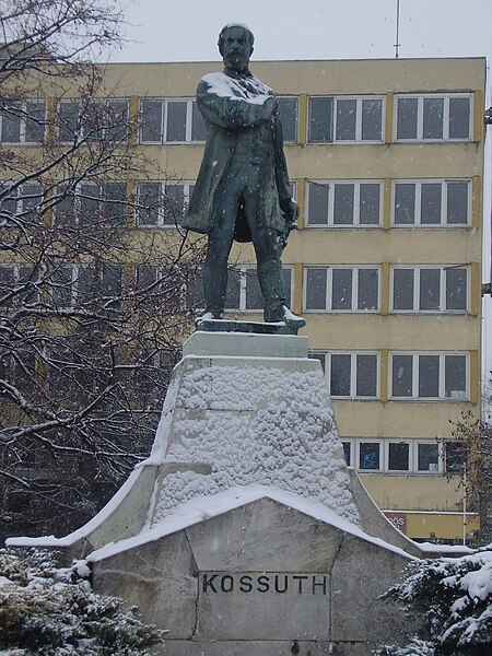 File:Békéscsaba 2007, Kossuth-statue.jpg