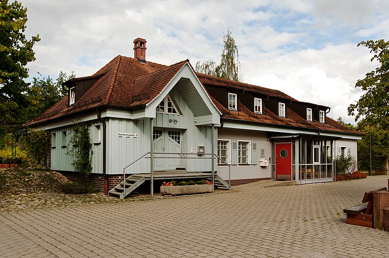 File:Bahnhof Ammerndorf.jpg