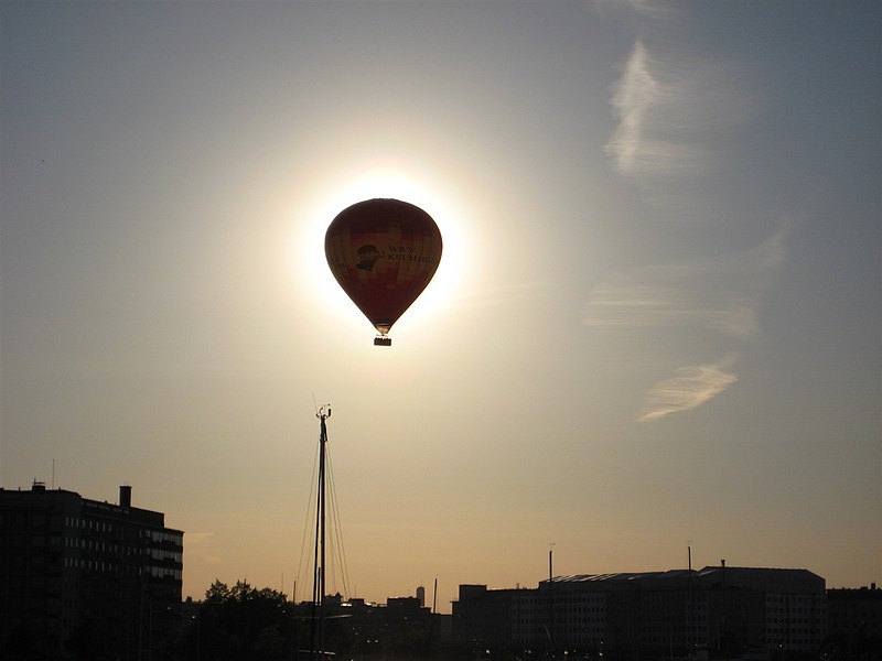 File:Balloon eclipse.jpg