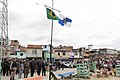 Bandeiras do Brasil e do RJ são hasteadas em Manguinhos MBA9209.jpg