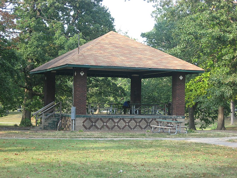 File:Bandstand in Garvin Park.jpg