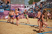 Deutsch: Beachhandball bei den Olympischen Jugendspielen 2018 in Buenos Aires; Tag 7, 13. Oktober 2018; Mädchen, Spiel um Platz Drei – Ungarn-Niederlande 2:0 English: Beach handball at the 2018 Summer Youth Olympics in Buenos Aires at 13 October 2018 – Girls Bronze Medal Match – Hungary-Netherlands 2:0 Español: Handball de playa en los Juegos Olimpicos de la Juventud Buenos Aires 2018 en 13 de octubre de 2018 – Partido por la medalla de bronce femenino - Hungría-Países Bajos 2:0