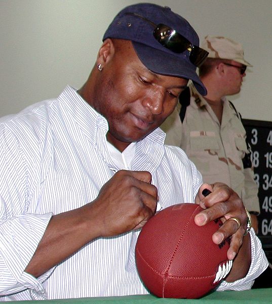 File:Bo Jackson Autographs for Troops in SW Asia Feb 1, 2004.jpg