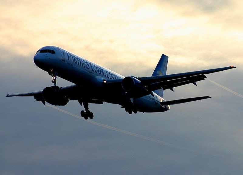 File:Boeing 757-28A, Thomas Cook Airlines JP336196.jpg